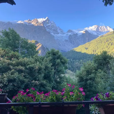 Des Alpes - Skiers & Bikers
